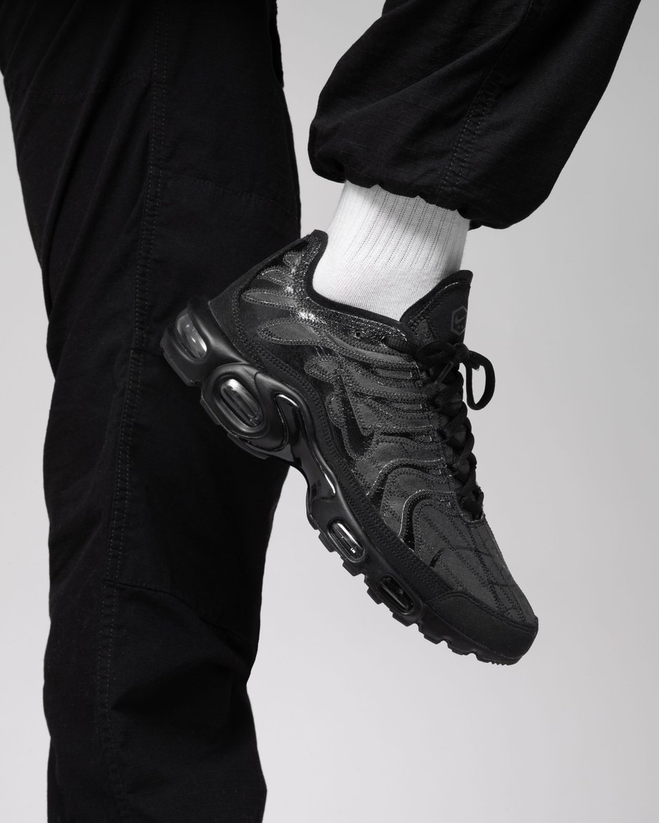 nike air max plus decon black