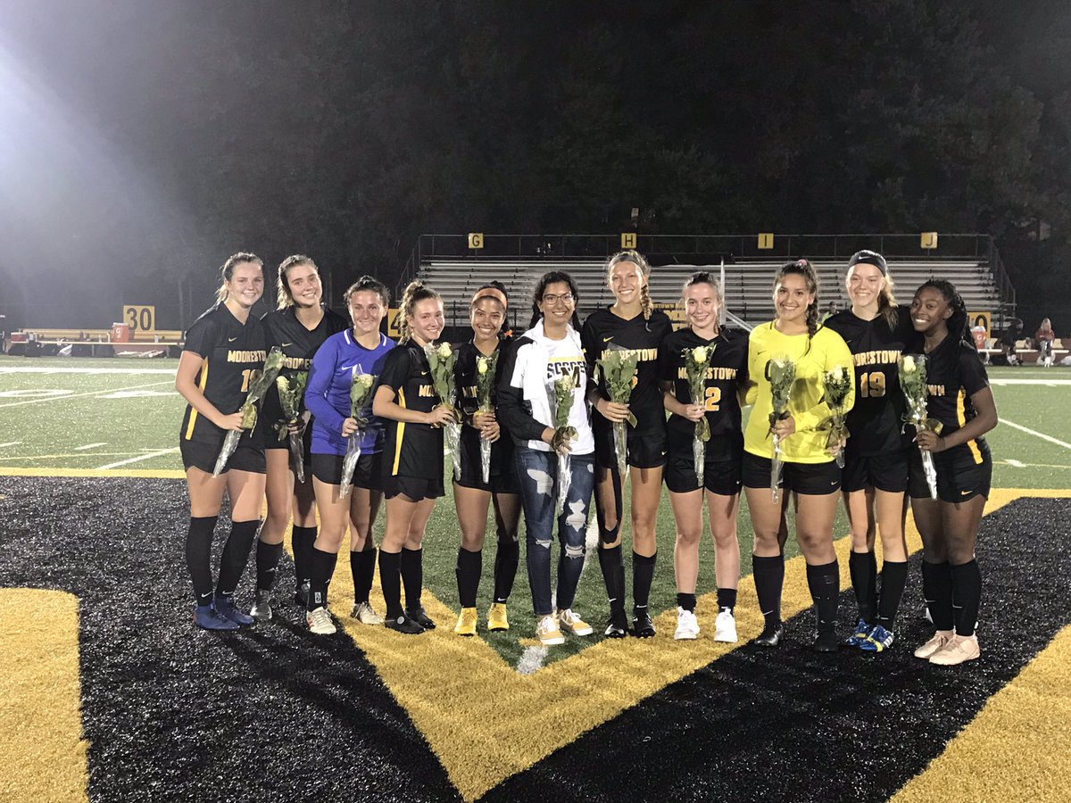 MHSQuakers's tweet photo. Congratulations on a great 4 yrs @Motowngsoc seniors! #goquakers https://t.co/NM4TfW4ZS4