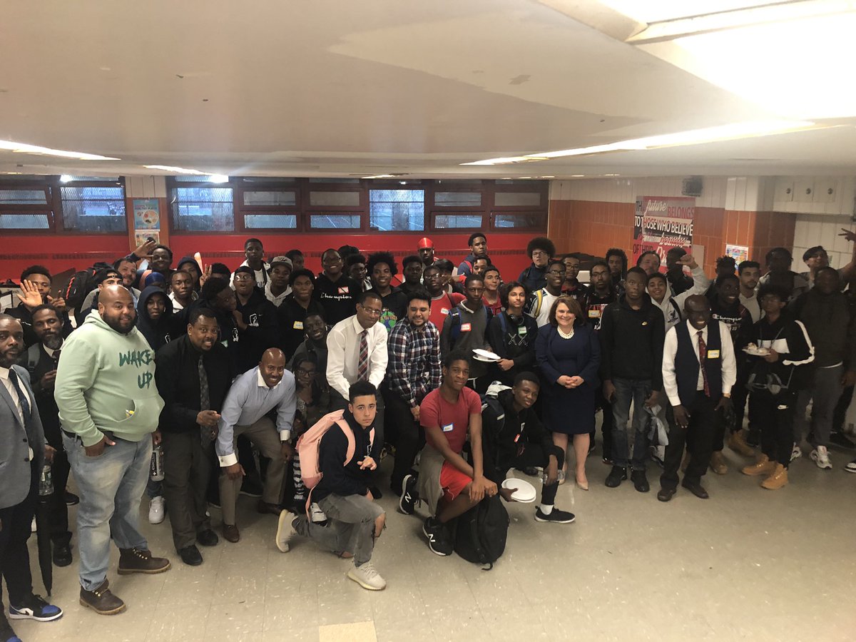 JaniceRossPOCL's tweet photo. Inspired to be with our young men who are discussing how to better themselves and their friends. #47chapters @NYSMBK @TPaulin_FSL @ExecSuptKWatts https://t.co/s8fbW3zZZr