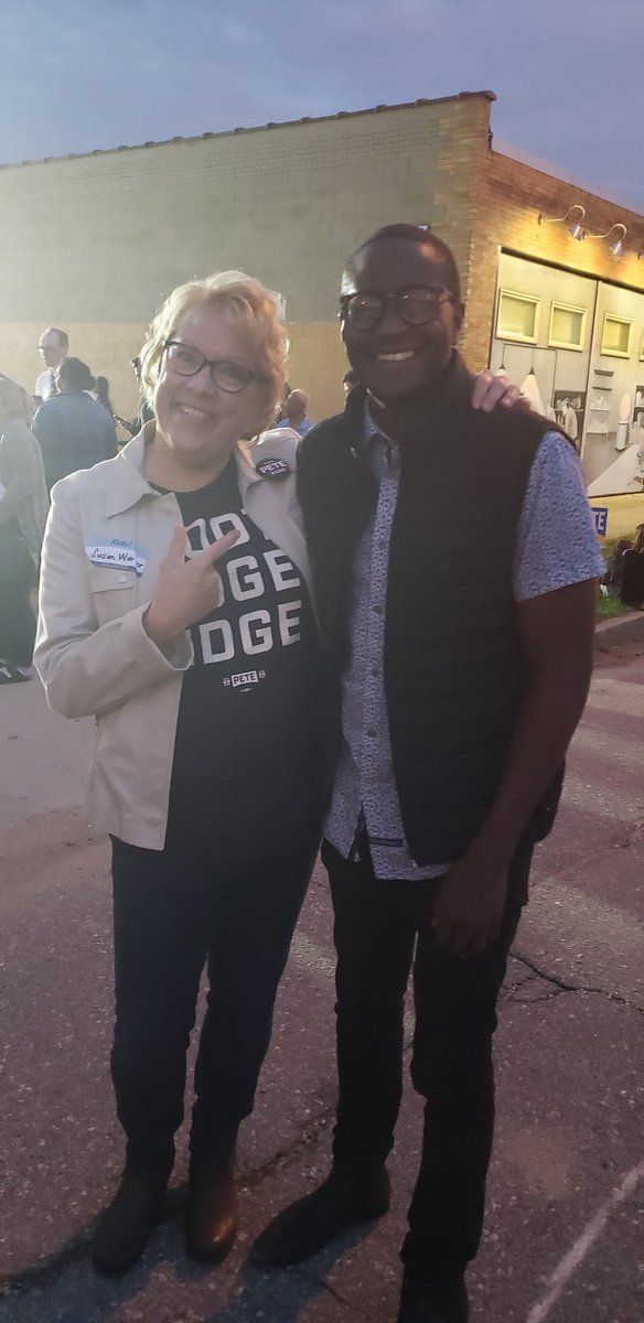 ThePoliticChic's tweet photo. @WalkMom1 and @MarvMcMoore so happy to introduce #SouthBend folks to my @PeteForAmerica family. #TeamPete #hometown #LegiSLAYtor https://t.co/tVeFYl1SG3