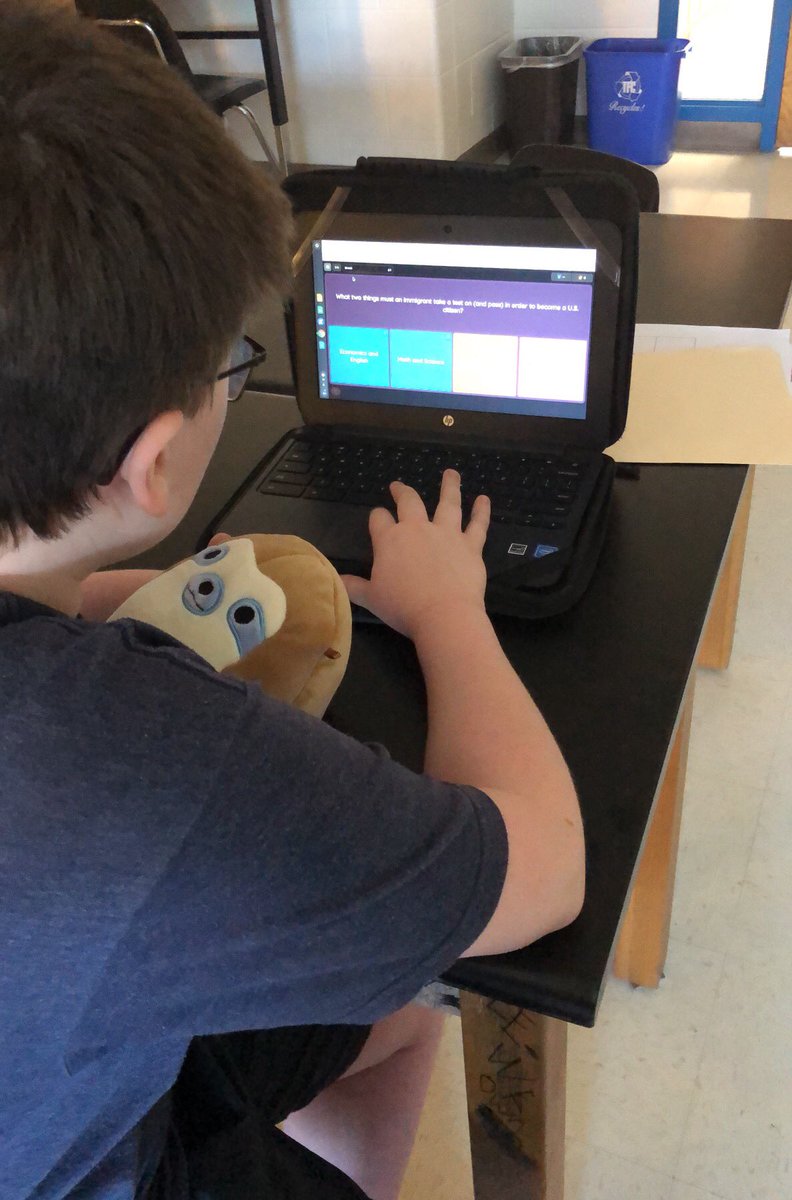 MsJCLMS's tweet photo. Sometimes you need a friend to do Kahoot with!  #simonthesloth #SELVBS https://t.co/eIzygCZkKJ