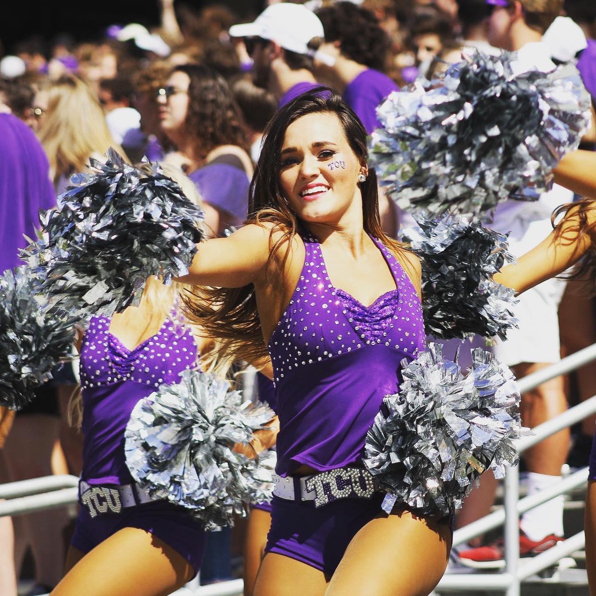RoadTripSports's tweet photo. #CollegeFootballAmerica caught some #TCUFootball spirit during our visit to Amon G. Carter Stadium last Saturday. #TCU #HornedFrogs #FearTheFrog #GoFrogs #CarterBous ProtectTheCarter #TCUCheer #TCUPom #TCUShowgirls #Superfrog #RoadTripSports #NFF #CFB150 #FootballTillFebruary https://t.co/HlFke6ZL2r