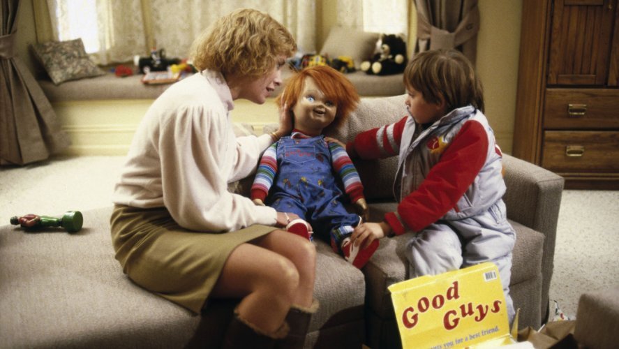 CHILD'S PLAY (1988) dir. Tom Hollandslasher // a single mother buys her son a doll for his birthday, not knowing that the doll is possessed by the soul of a serial killer.