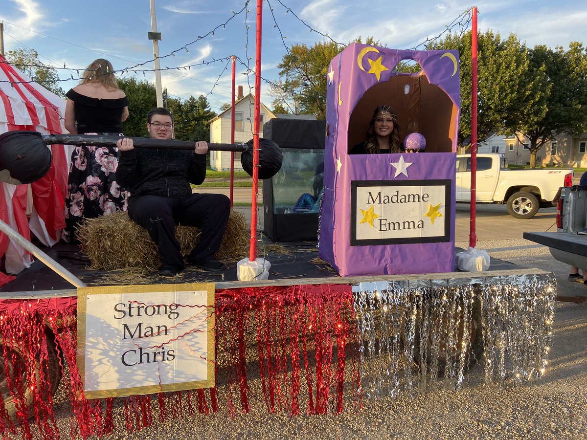 SenoraStull's tweet photo. Welcome to the Show! Senior Float was amazing! #hoco19 #thebpway https://t.co/hsWuRWfn6I