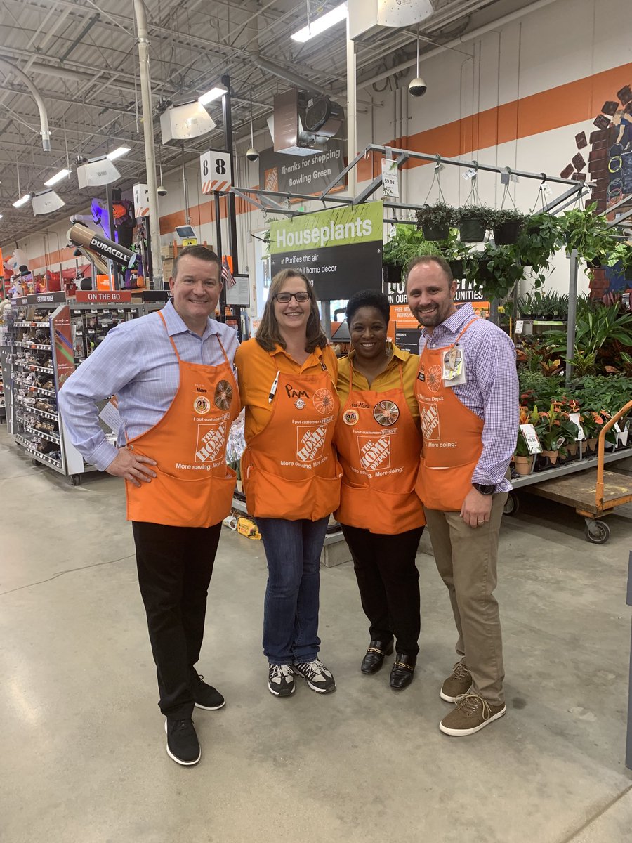 AMCTHD's tweet photo. Pam store 3864, COS Drives sales and customer service and always there to help and coach her fellow associates.  Congrats on your exec award!! https://t.co/I2mhGR7shH