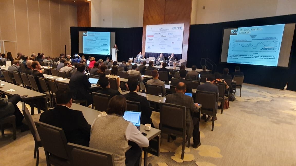 echaillo's tweet photo. ¡Eventazo el #4thMHREF de @leisurepartners ! Oportunidad de conocer, participar y atestiguar el entusiasmo que hay alrededor de la inversión turística en y por #México. Gracias por la invitación https://t.co/Yjb5FfMgXw