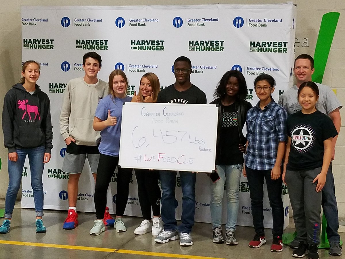 MayfieldService's tweet photo. 6,457 pounds of food sorted by these outstanding Mayfield Service Learning students! #CleFoodBank https://t.co/3uYfuyHaMA