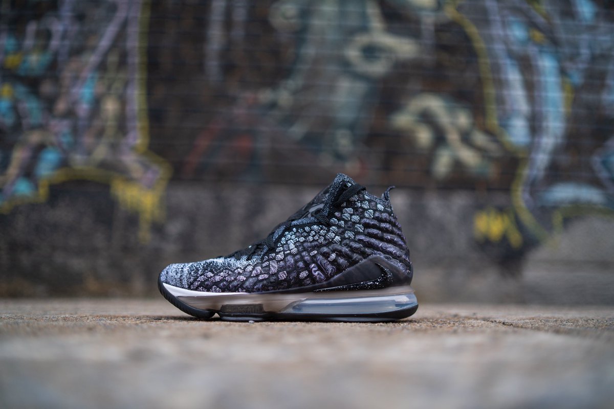 sam_tabak's tweet photo. Nike Lebron 17 “Black/White” Available Now at S.Tabak.

915 Rue Notre-Dame, Lachine, H8S-2C1
(514) 637-9654 https://t.co/3WYjjNRln3