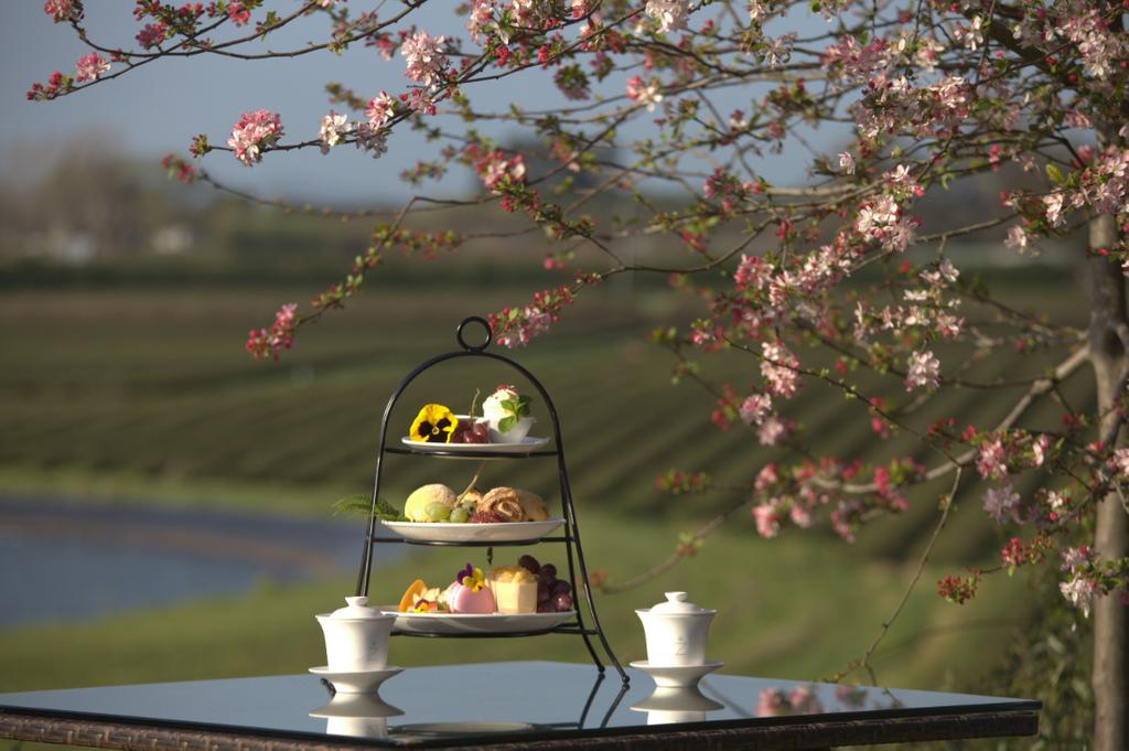 We love springtime at the Estate 🌸 #flashbackfriday to our Signature High Tea from five years ago!