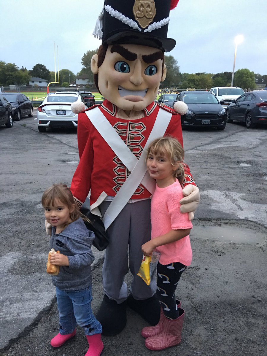 Simcoe_History's tweet image. Had a fantastic time at our under the lights football game tonight. Burgers, bake sale, donations for @communitycarest... love seeing that Simcoe spirit! Go @SimcoeRedcoats!