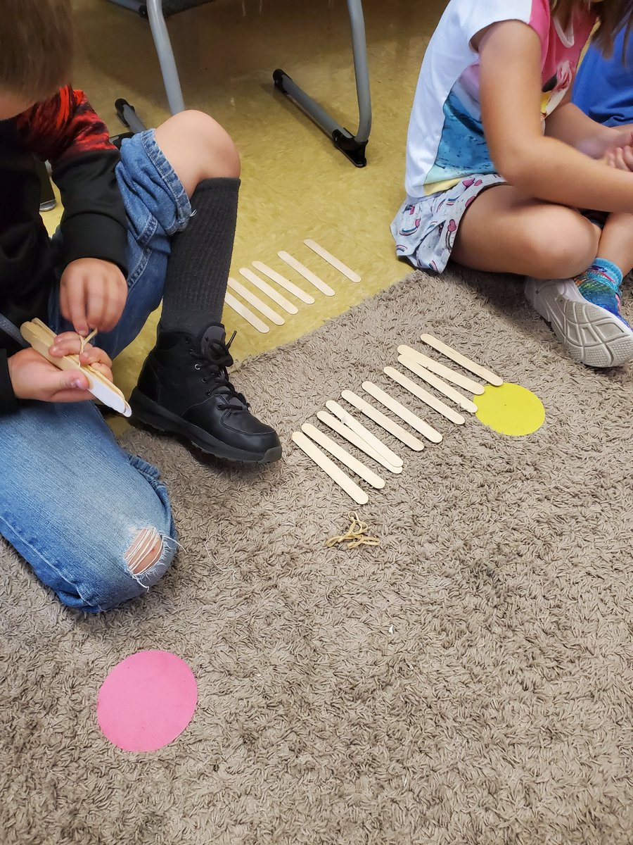 mrslawrence2nd's tweet photo. We started our place value unit today - exploring 1000!  They quickly figured out bundling up a 10 was the way to go. Before too long they discovered bundles of 10 can make 100. Loved watching them make these connections #handsonmath @arrowoodbucs @XeniaSchools  #MyOhioClassroom https://t.co/d1A9IgCEav