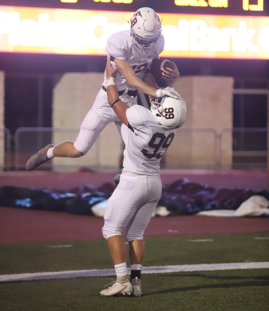 Touchdown Hornets!
<a href="/Noah_Hinojosa25/">Noah Hinojosa</a> on the long touchdown. <a href="/Colebouve/">Cole Bouvé</a> on the 2pt conv.

5:51 1st quarter 
Flour Bluff 15, Moody 0