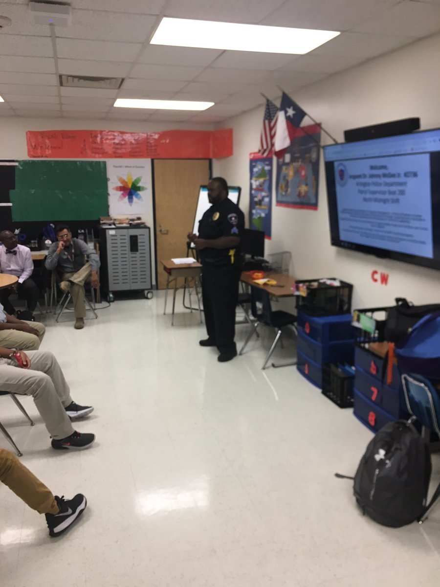 LMS_Lumberjacks's tweet photo. Our MACK male mentor group welcomed Sgt. Dr. Johnny McGee from Arlington PD today. We have great community members that share their time and stories with us. #LylesMS #LylesCARES #LeadAchieveSucceed @ArlingtonPD https://t.co/jZ1q5lnfmH