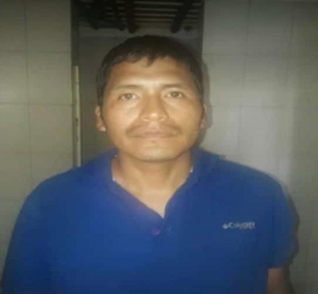 ReporteYa's tweet photo. #3Oct El hombre es de Perú, CICPC lo capturó por homicidio en Santa Elena de Uaire, Edo Bolívar 
Se llama Alberto Chuquitarque, reside en Venezuela hace 10 años... Por su delito no hay Venezolanos atacando al resto de peruanos en el país https://t.co/gy3q0UTVU8 - @BrennerABarrios