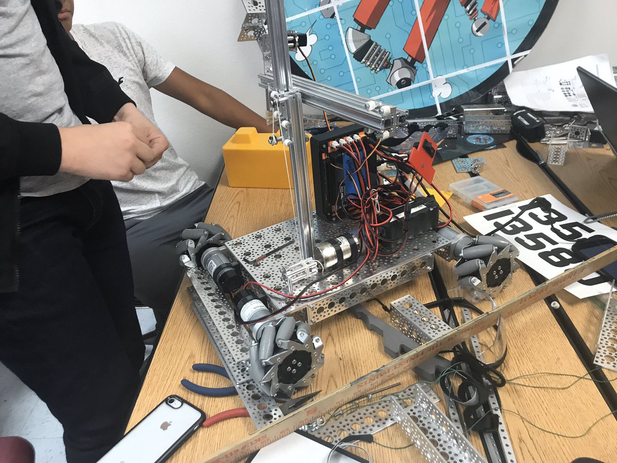 TechSerpents's tweet photo. Everything is coming together! @FIRSTRGV @Sharylandrobots #omgrobots https://t.co/Lmpfsf9aAF