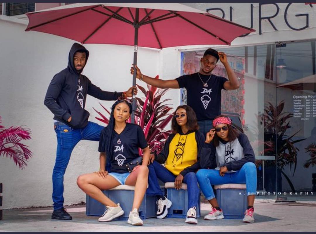 Vanessa_OleM27's tweet photo. Oooh boy, it is time🕛💵💷💶Randelas, Nairas, Pounds, Euros, Dollars. This brand is going places the continent,the world is not ready 👌🙉❤ @Ike_Onyema #IkeGang #theeLEGACY #Fdaicecream https://t.co/I2pr7Ta8Rk