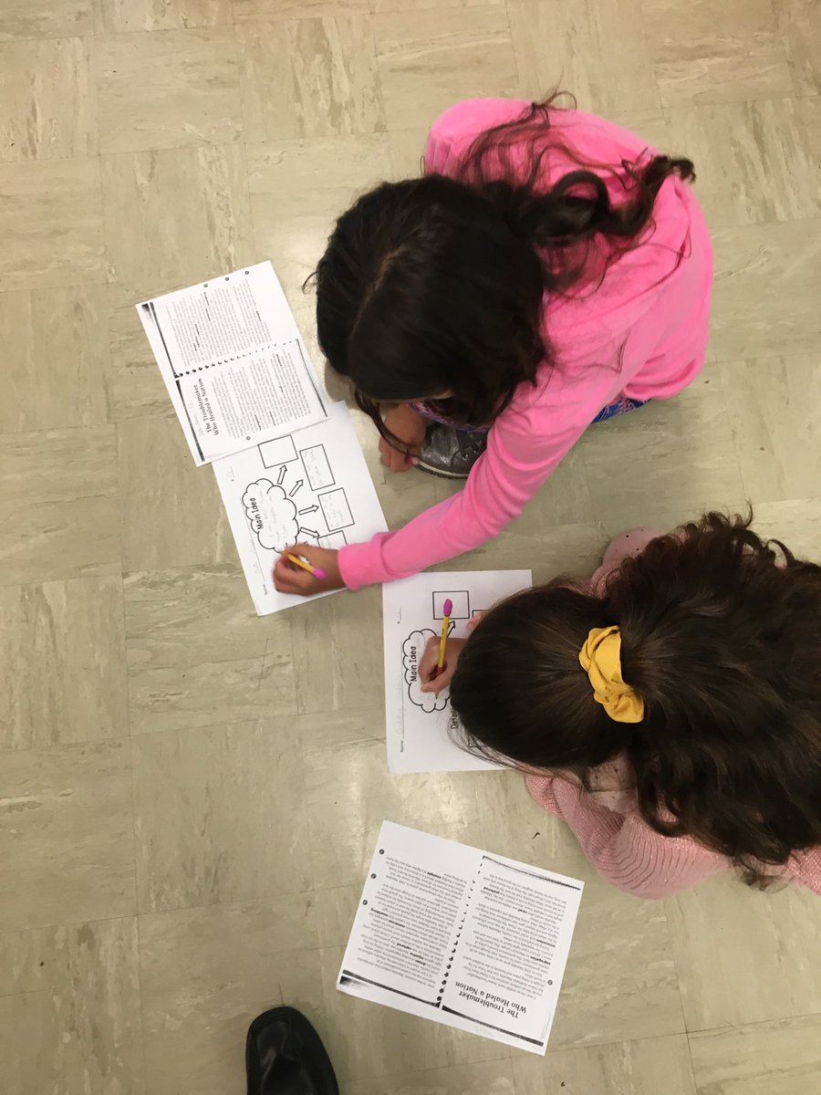 MPES_Principal's tweet photo. Found these MPES 4th graders collaborating today. Added bonus caught them doing interdisciplinary activities. #collaboration #carmel6cs #creatinglifelonglearners https://t.co/SBopo4hwg0