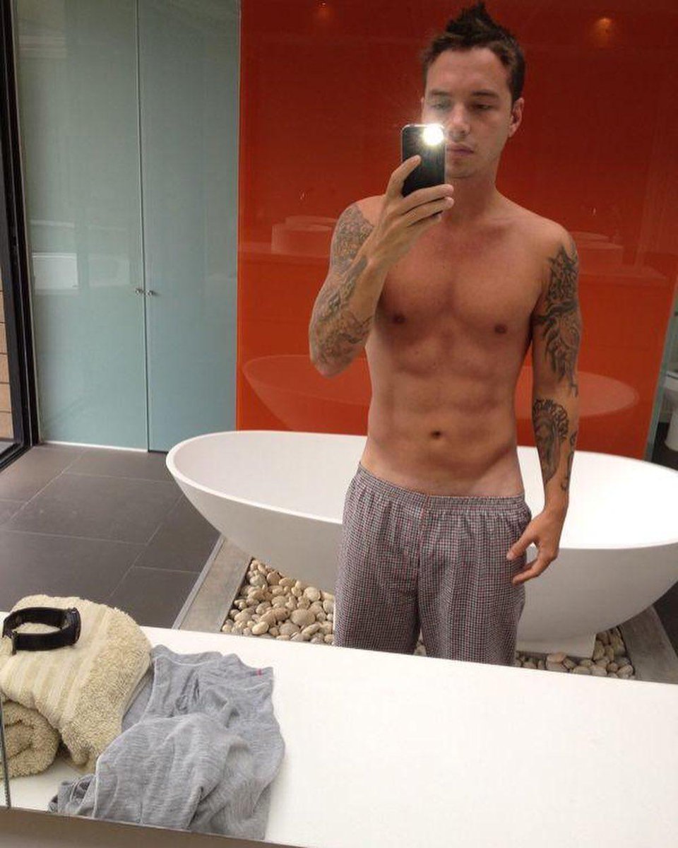 Young hot shirtless J. Balvin Jovem, gostoso sem camisa J. Balvin. 