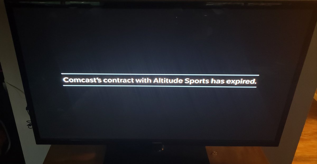 islotchky's tweet photo. I hate @Xfinity. But even as biased as I may be I can see this is @AltitudeTV 's fault. https://t.co/j1EfQ45KH1