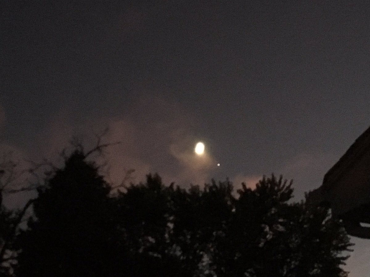 mattymath83's tweet photo. The #moon and #Jupiter hanging out together in the southwestern sky this evening.  Taken from #omaha . https://t.co/uXFb2ck53D