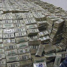 Room full of money and the money make she scream 😱