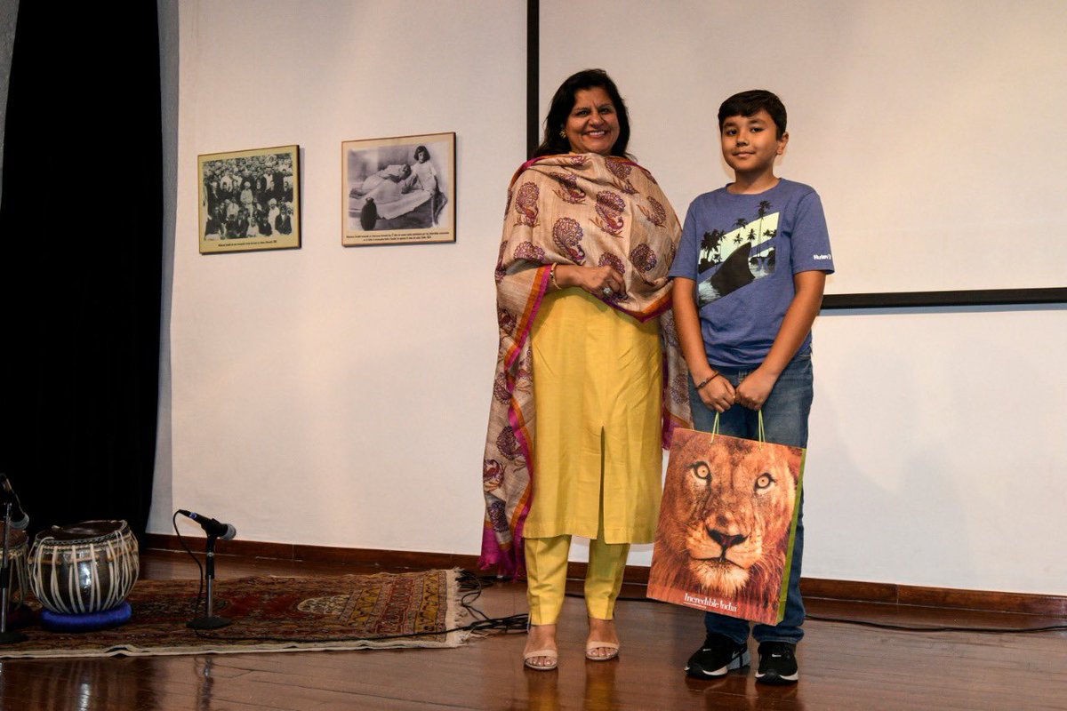 IndEmbMexico's tweet photo. #Gandhi continues to inspire millions! 
Prizes and certificates were given to the winners of Quiz, Painting and Essay writing competitions conducted by Embassy and @GTICCMEXICO over the year on the occasion of #Gandhi150. @IndianAssoMex @MEAIndia @ICCR_Delhi https://t.co/nnu44MBvoD