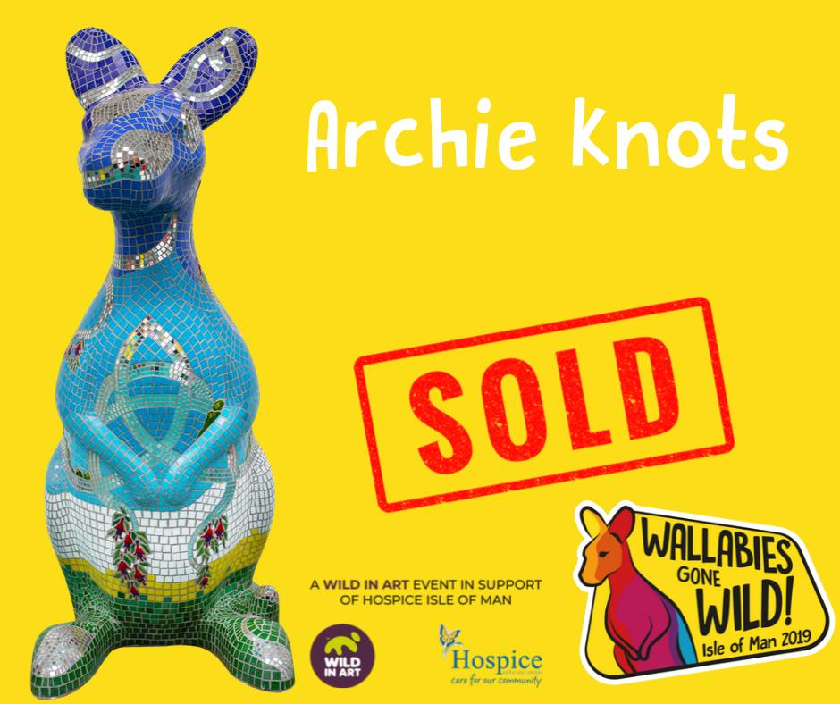 What an INCREDIBLE bid! We just can't believe this sparkling, shining, shimmering wallaby has brought so much light to our auction.
Lot 13: Archie Knots
Artist : Debra Tracey
Winning Bid: £19,300