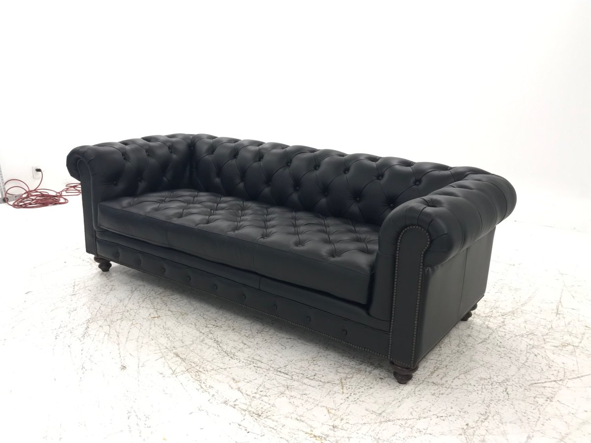 sofasmadeinusa's tweet photo. Vintage Leather Furniture Manufacturing insists upon exacting and precision standards in the crafting of our furniture, no detail is too small, no effort too large for the production of premium class. https://t.co/p4VI1zSJlL