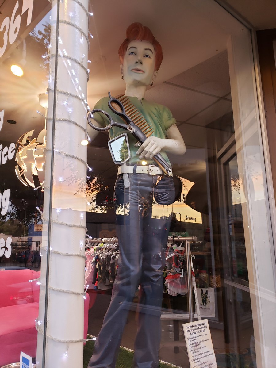 EarlyLate20s's tweet photo. Found a somehow more effeminate @ConanOBrien rip off in Burbank yesterday. 
@TeamCoco https://t.co/kx6tAurLji