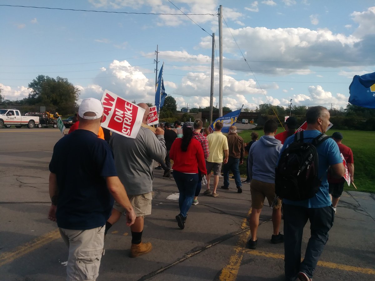 STA_Union's tweet image. Starpoint Teachers support @UAW . Hoping for an end to the strike.  Your fight is our fight.  We got your back! @nysut @NYSUTWNY #UnionStrong