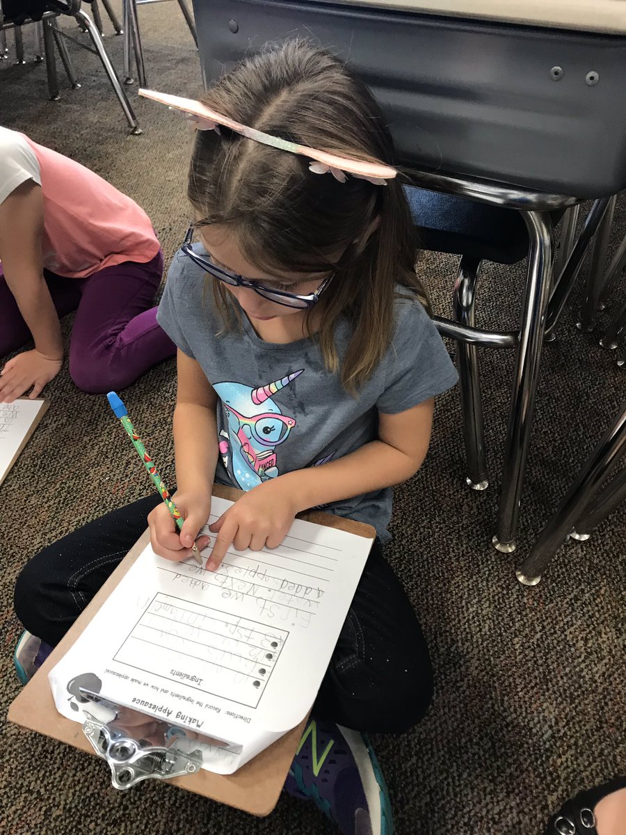 dclingingsmith1's tweet image. Today friends learned how to write and follow a recipe that resulted in some very tasty applesauce!!! 🍎#cookingintheclassroom #applescience #fabulousfirsties #enjoytheview #viewourstory @VV_Voyagers