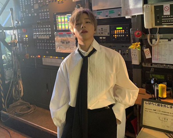 Shey4au's tweet photo. I'm there with Jinanie....he's my bias and I think he is sexy and cute, an amazing dancer and his voice is so uniquely beautiful. He loves his dongsaeng and they love him. He is just awesome 
#jinhwan #iKON @iKON_gnani_____ #iKONIC https://t.co/RWlFig4UUY