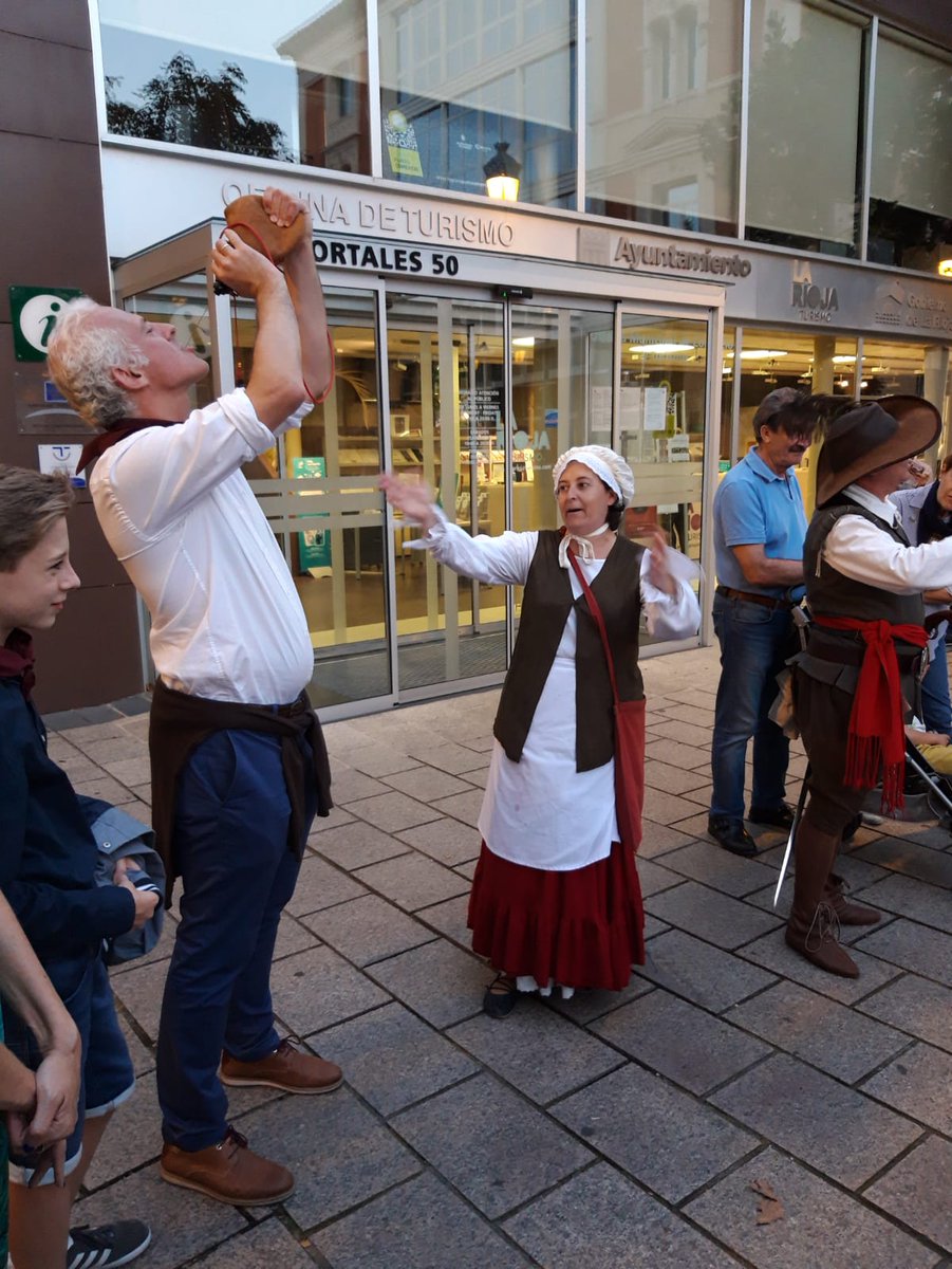 🎭🎭 En #SanMateo19 hay mucha (y muy buena) programación cultural en #Logroño, hoy el alcalde ha participado en las visitas narradas que recorren la ciudad mientras describen el V Centenario. Mañana hay más sesiones, infórmate en la Oficina de Turismo.