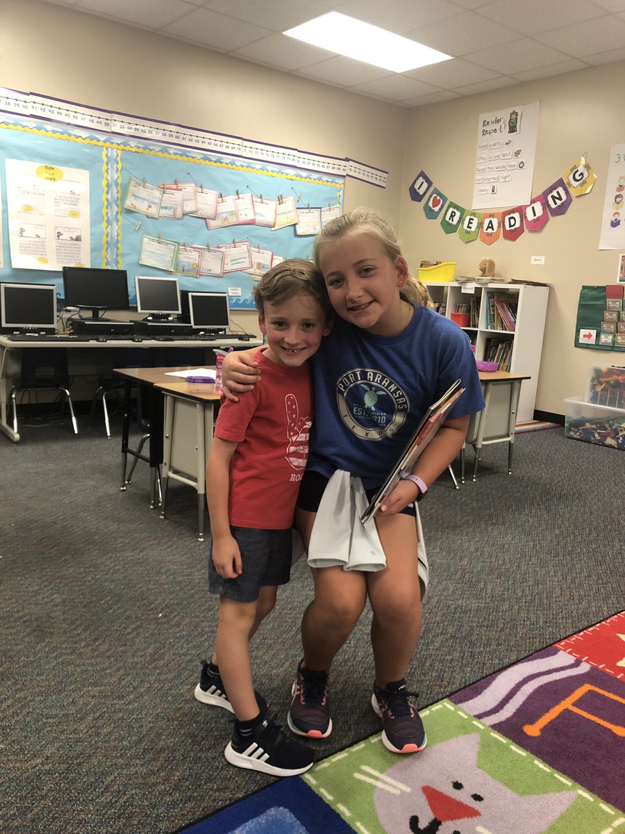 beckybeach77's tweet photo. Love it when our 4th grade friends (which happen to also be big sisters!) come read to our class! @JaneColson @PowellCISD https://t.co/icv321gMbd