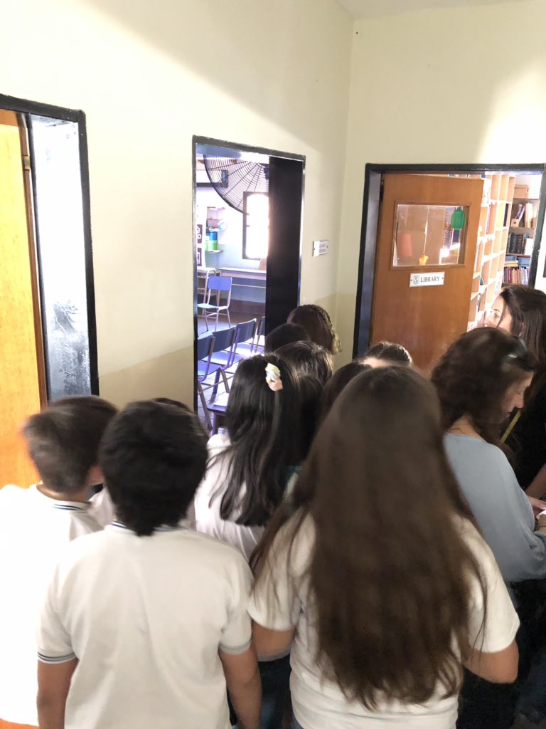 CersosimoFelipe's tweet photo. 5th form are entering on the scape room  #spreadsdgs #rockingsdgs https://t.co/0yV0zs1HVM