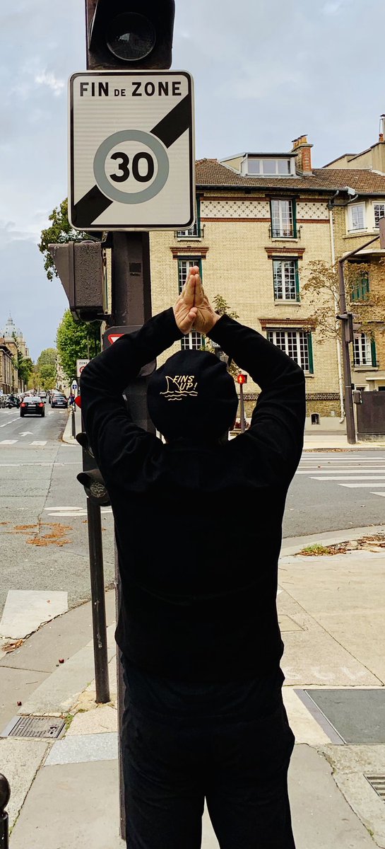 2PLYTP's tweet image. Thursday night in Paris ~/)~@jimmybuffett @Margarillas @macmcanally @petermayergroup @JimMayerMusic @NadirahShakoor @FINMEN1 @winkadoubledamn @JDSpradlin @Margaritaville