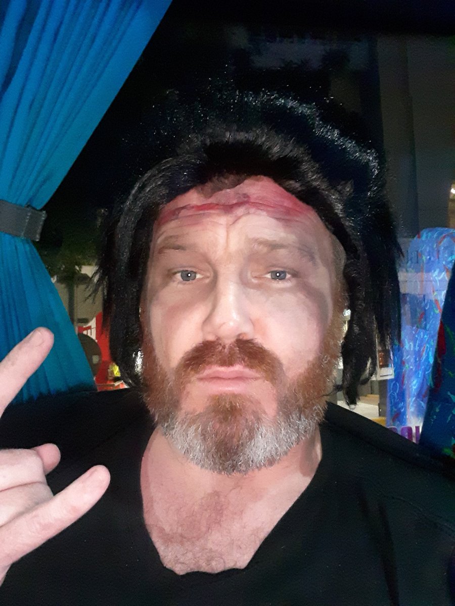 poormanscaviar's tweet photo. Channeling DJ CLIVE. Skopping los at the jol. @simon_orgill #djclive https://t.co/xIYbQxdsxl