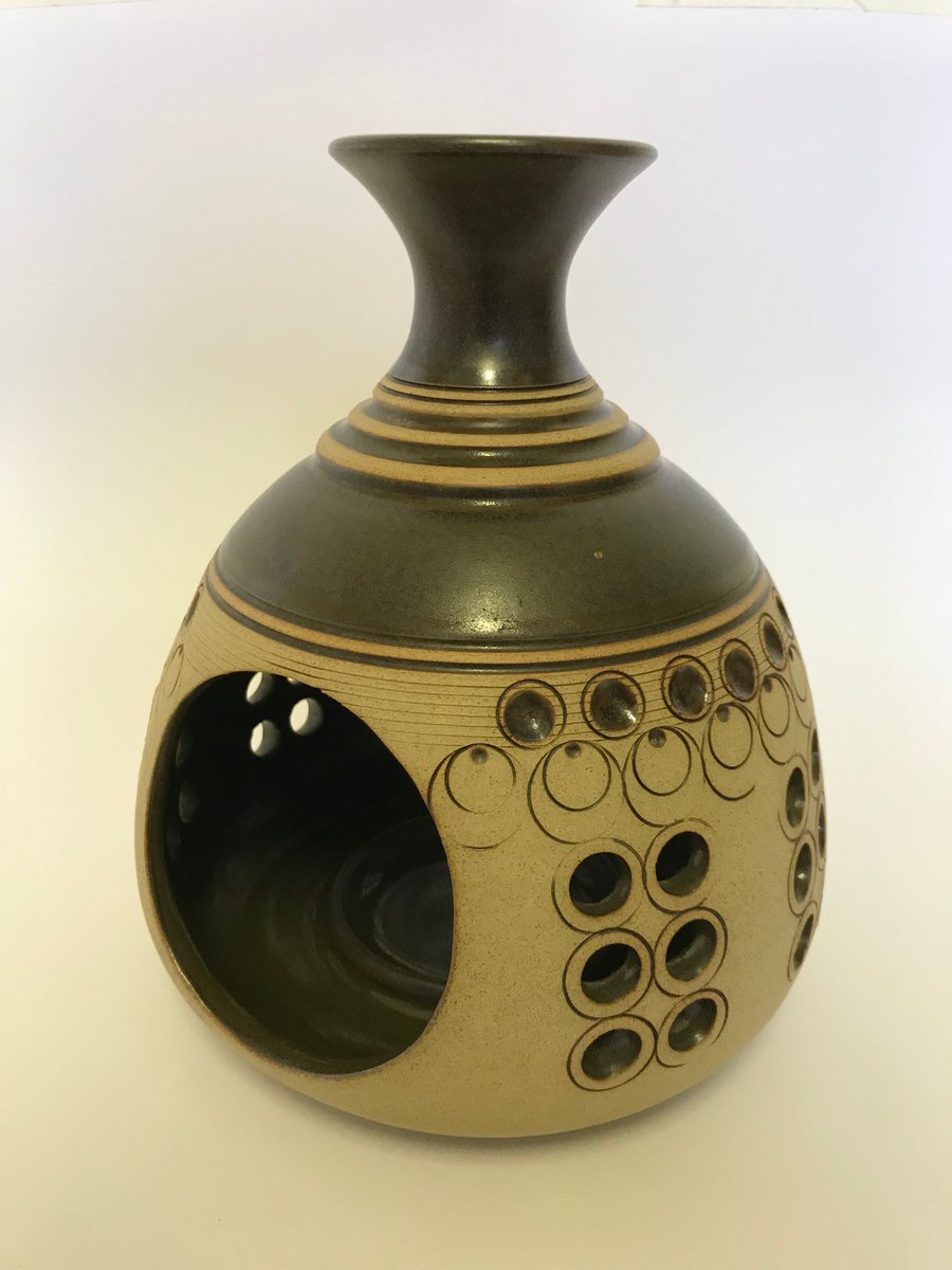 marks_of_design's tweet photo. Jersey Pottery Stoneware Night Light. #jerseypottery #stoneware #1970s #retro #retroceramics #retropottery #vintage #vintageceramics #vintagepottery #homewares #decorative #interiors #rusticpottery #britishceramics https://t.co/QdaY1r93yb