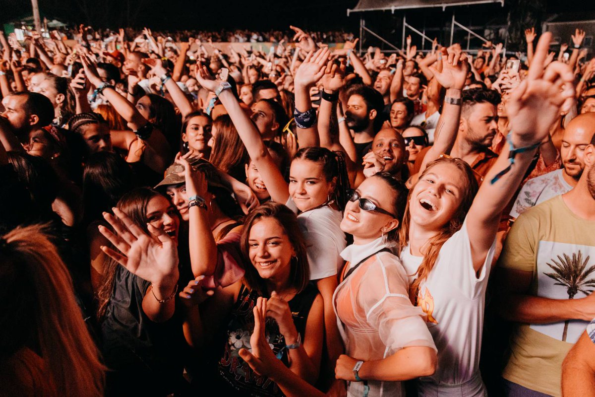 Sea Dance reminds us of magnificent moments with the best friends. 😍✨ Najuzbudljiviji momenti na plaži nezamislivi su bez najbolje festivalske ekipe💞

#SeaDanceFestival #SeaDance #Montenegro #festivalpeople #festivalvibes #happiness #goodvibes #vibes #musicfestival #summer