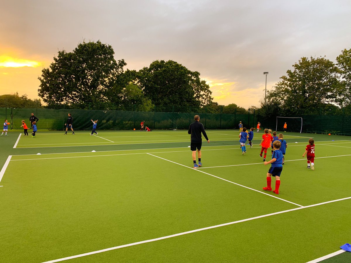 MFCJuniors's tweet photo. Many thanks to @MawdesleyTennis for letting us use your courts for our footy mad juniors #footytraining https://t.co/Blf5BC2MtN