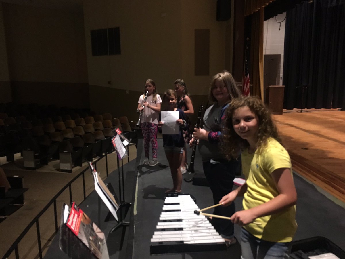 HaleybandLady's tweet photo. 5th grade woodwinds working in small groups today! #thinkleadsucceed #chambermusic https://t.co/AjRwdGfTbF