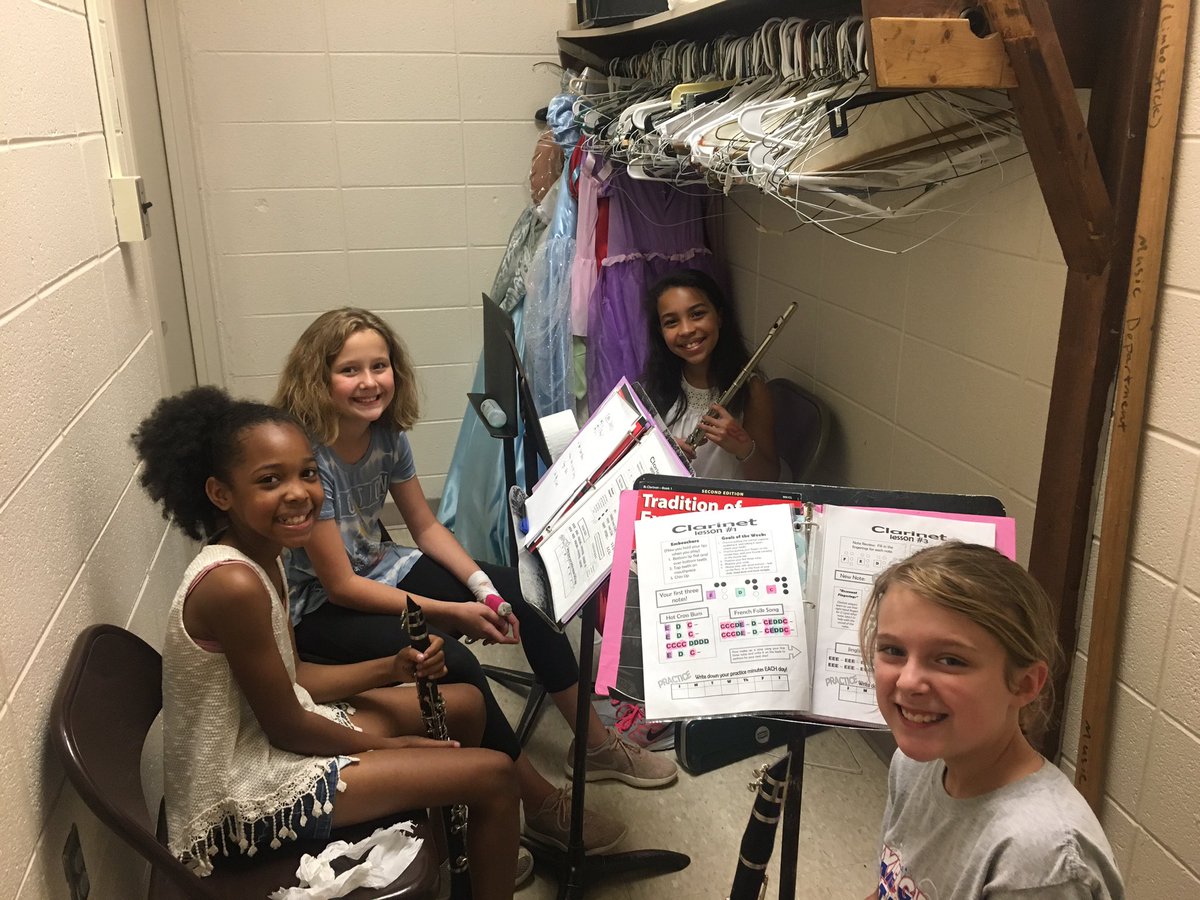 HaleybandLady's tweet photo. 5th grade woodwinds working in small groups today! #thinkleadsucceed #chambermusic https://t.co/AjRwdGfTbF