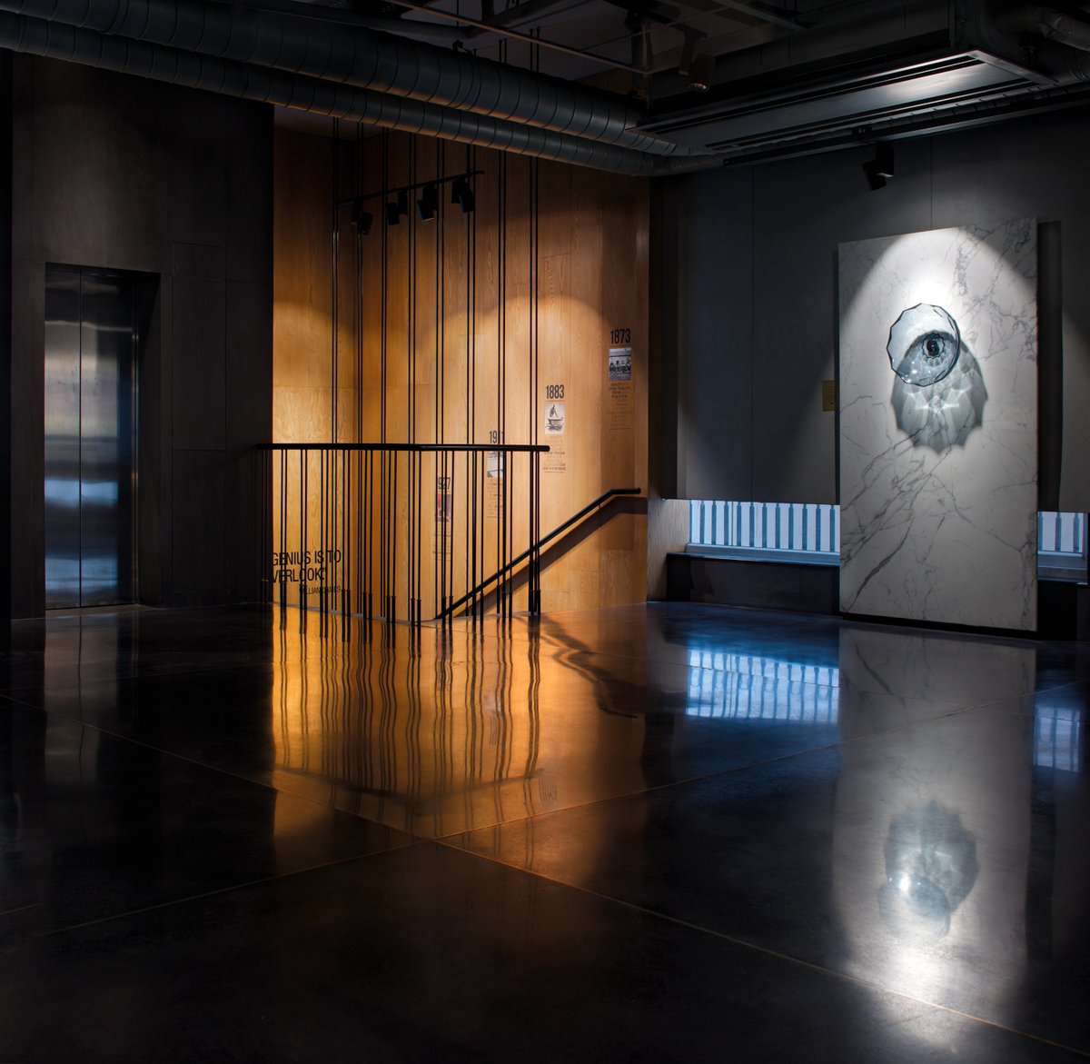 studiolotus_in's tweet photo. #StudioLotusFocus
The timber and lacquered mild steel at the @KOHLER_INDIA Experience Centre New Delhi, bears key markers that create a cohesive brand timeline.
Photography by @ajfanthome
#StudioLotusIndia #RetailDesign #RetailArchitecture #ContemporaryDesign https://t.co/LALb2r7IvU
