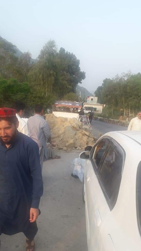 Security Forces has given notifications to PTM members in Bunir that Manzoor Ahmad Pashteen can’t go ahead & they are hold on check post for more then two hours 
#BlackOrdinanceByKPKGovt 
#BlackOrdinanceByKPKGovt
