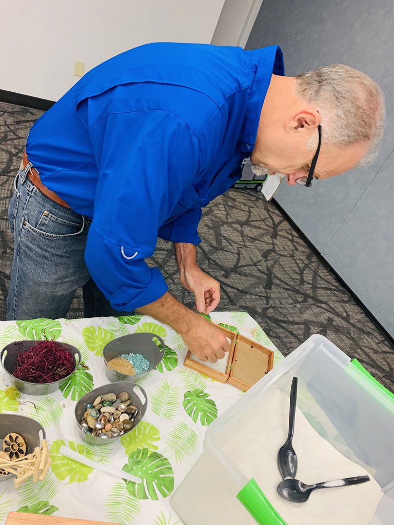 AmyRazor's tweet photo. Zen Gardens are a great way to bring nature into your office and use as a mindfulness tool. #BambooStrong 🍃 https://t.co/yx97gZl2hH