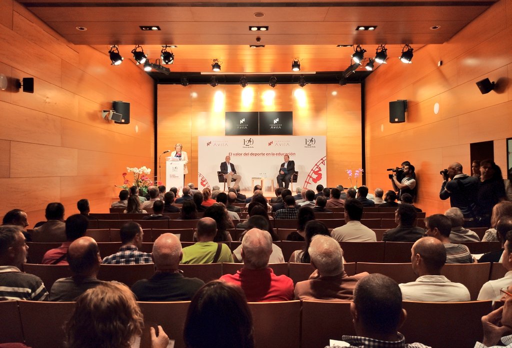 Asistimos a la jornada sobre "El valor del deporte en la educación" con el gran <a href="/juancorbalan11/">juancorbalan</a>, moderada por <a href="/pabloserranoDAV/">Pablo Serrano</a>, organizada por @FcajAvila y <a href="/diario_de_avila/">Diario de Ávila</a>.

#Obilízate
#SoydelÓbila