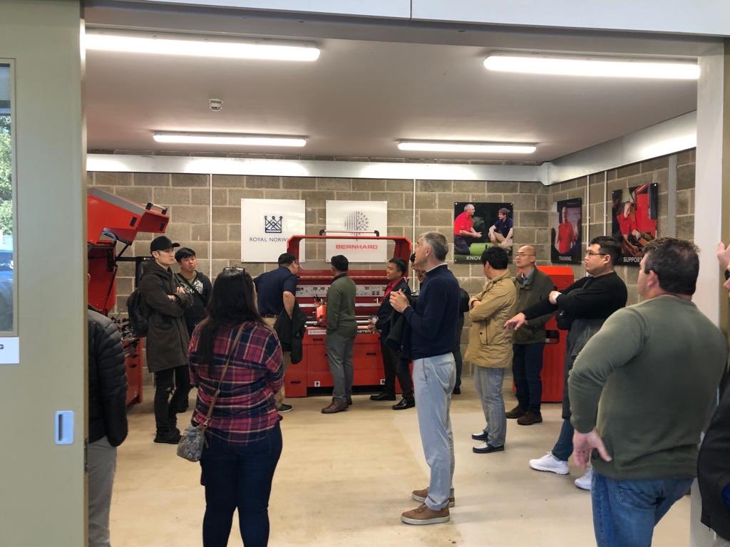 BernhardCompany's tweet image. A fantastic educational day shared with our Asian and Australian distributors. Thank you @royalnorwichgolf for your hospitality! #education #turfhealthsolutions #sharpeningsolutions #lightingsolutions #greenkeeping