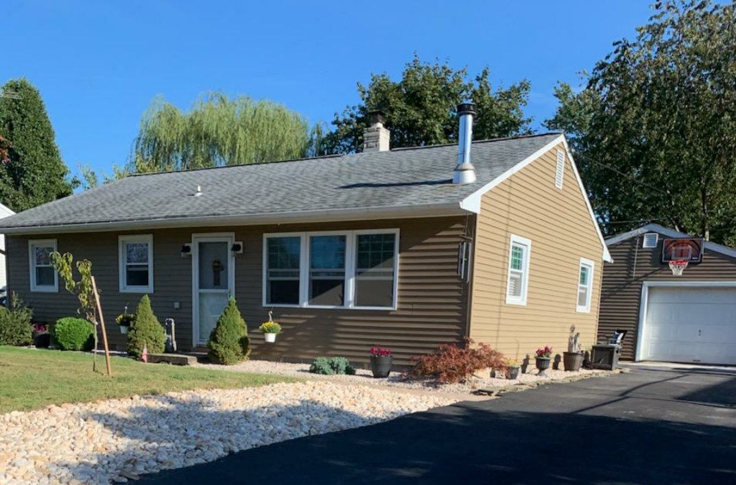 mark4homes123's tweet photo. For Sale...just listed. $198,000
4602 David Dr Bristol PA 19007
3 bed, 1 bath. large detached garage. Newer appliances
Be a home owner-stop renting !
Realty Mark Cityscape HV
Let Mark help you...
Full time PA Real Estate Agent since 1995
https://t.co/mlz354LID8
Easy to see ! https://t.co/1NFdPtfbVZ