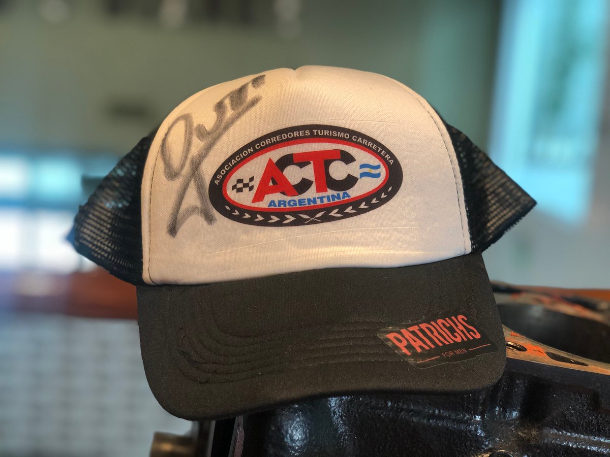 actcargentina's tweet photo. 👉¡No tenemos una, sino dos gorras firmadas por el @GuriOmar1 para sortear!🎉😱

¿Cómo ganarla?🤔

1) Seguirnos
2) Hacer RT
3) Arrobar a dos amigos
4) 🤞 https://t.co/1l8KihWW9W