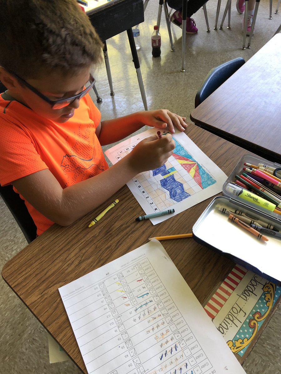 TomasekPirates's tweet photo. Working on our graphing skills to discover the mystery beach picture! #fifthgrade #surfvsturf #spiritweek #rcsdpirates @mrshaydon5 https://t.co/AfULUfYpPK